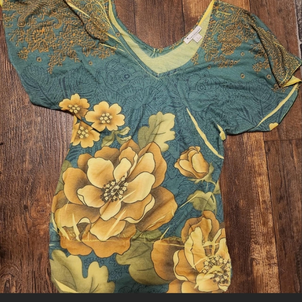 BEAUTIFUL FLORAL DESIGN BLOUSE
